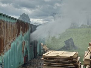 Feuerwehr Vettelschoß, Vettelschoß, VG Linz am Rhein, Feuerwehr VG Linz am Rhein, VG Linz, TKZ NRW GmbH, TKZ Miehlen, Realbrandausbildung, Feststoffbefeuert, Feststoffcontainer, Brandcontainer, Heißausbildung, Training, Feuerwehr