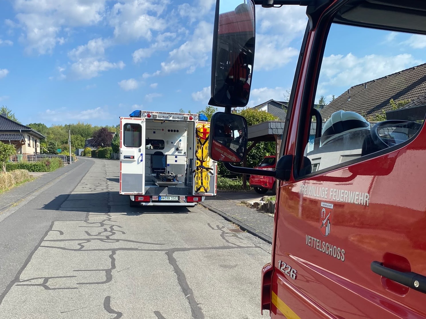 Unterstützung Rettungsdienst 1 Unterstützung Rettungsdienst Feuerwehr Vettelschoß