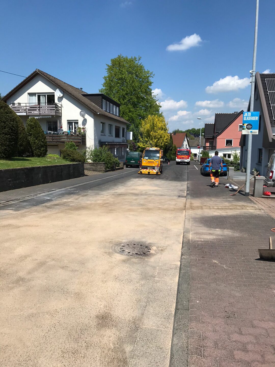 Auslaufende Betriebsstoffe 6 Ölspur in Vettelschoß, Ölspur, Auslaufende Betriebsstoffe, auslaufende betriebsstoffe vettelschoß, feuerwehr vettelschoß, feuerwehr vettelschoss, vettelschoss, vettelschoß, einsatz in vettelschoß, michaelstraße vettelschoß, hauptstraße vettelschoß, alarm, einsatz vettelschoß, 09.05.2022, 09.05.2022 Vettelschoß