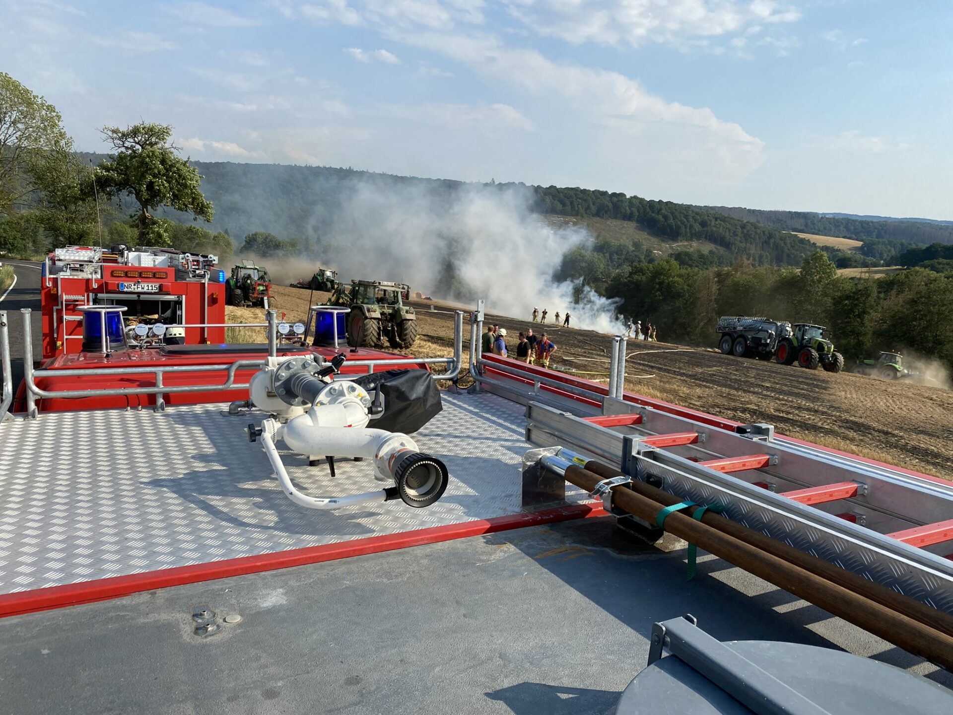 Flächenbrand groß 7 feuerwehr vettelschoß, feuerwehr vettelschoss, vettelschoß, vettelschoss, feuerwehr, ffv, flächenbrand asbach, flächenbrand, flächenbrand kreis neuwied, flächenbrand feuerwehr vettelschoß, einsatz, brand, feuer, fläche, hitze, hitzewelle, vg linz am rhein, vg linz, einheit, löscheinheit, alarm,brandeinsatz, 30.07.2022,