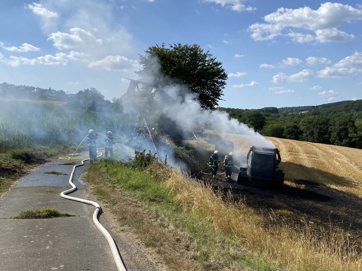 Fahrzeugbrand außerorts 5 4569cd73 affb 4681 ad94 f8ac4e99c529