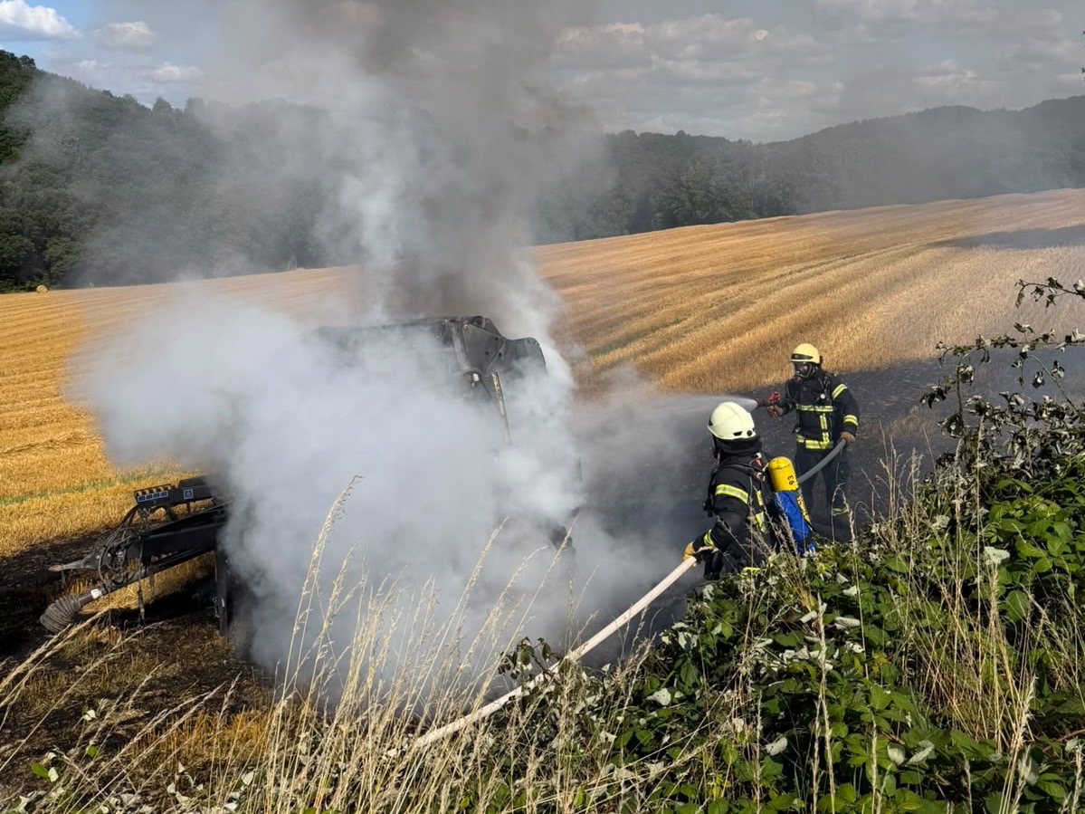 Fahrzeugbrand außerorts 7 73a949bd bd75 4857 a1ea 0686b45bb5b3