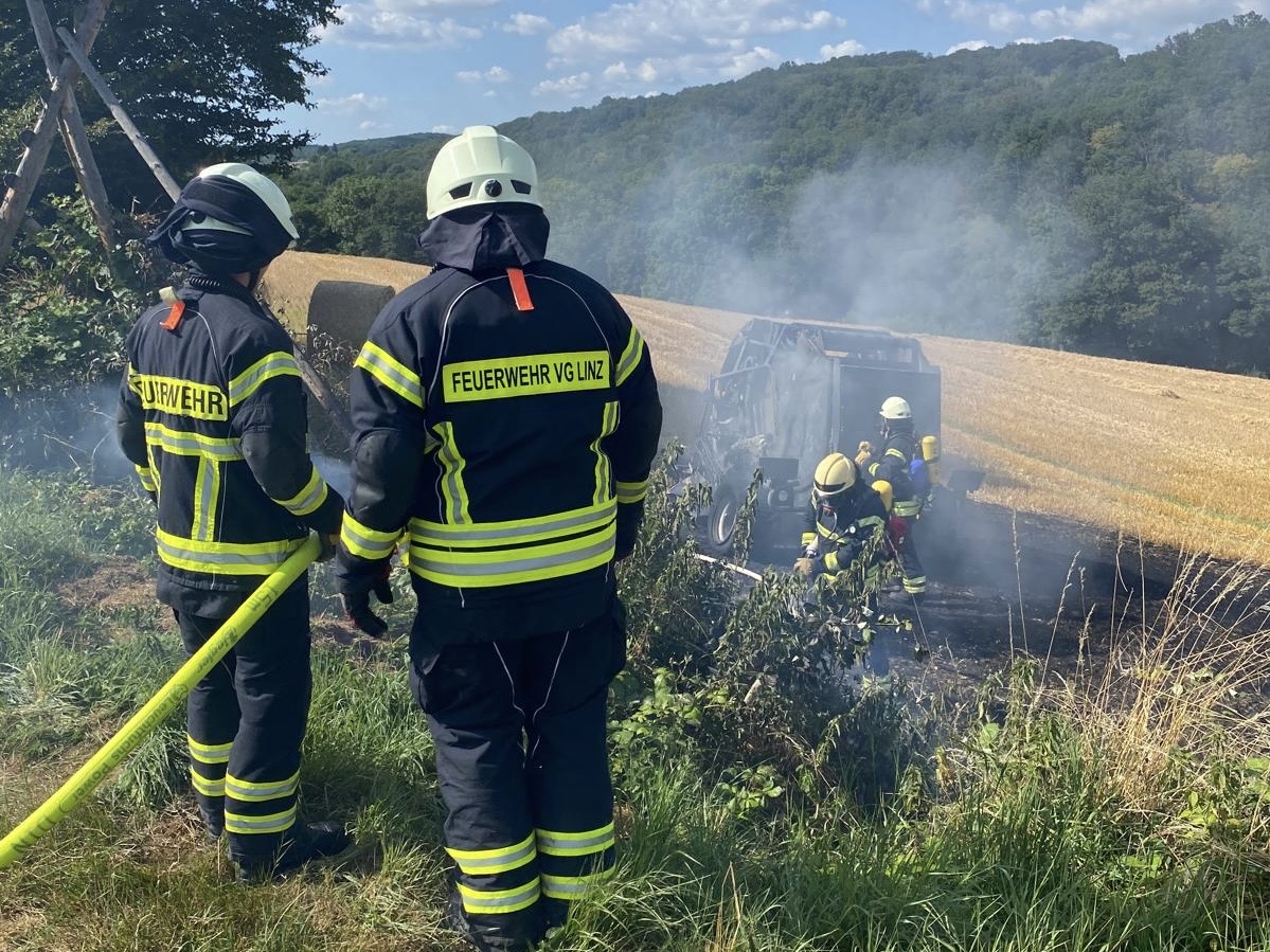 Fahrzeugbrand außerorts 12 7ea1ecbe 7b0e 4fbb 9e8e 03391a2b007d