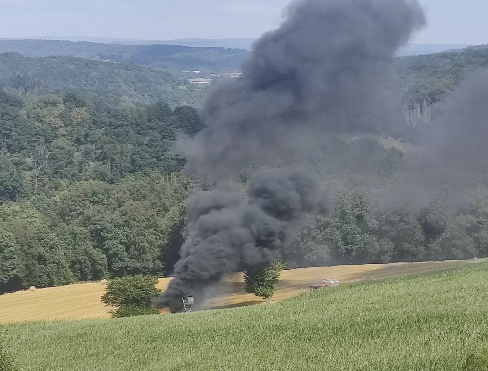Fahrzeugbrand außerorts 4 8ef5315c 4544 4847 ae59 cc18ffe38f17