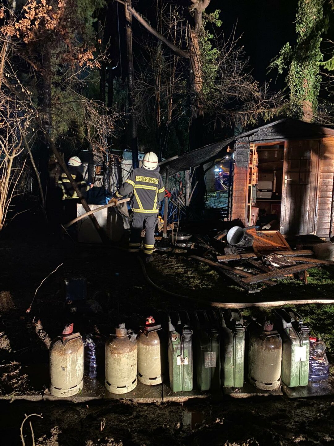 Gartenlaubenbrand 7 gartenlaube, feuerwehr vettelschoß, einsatz 12-2022,