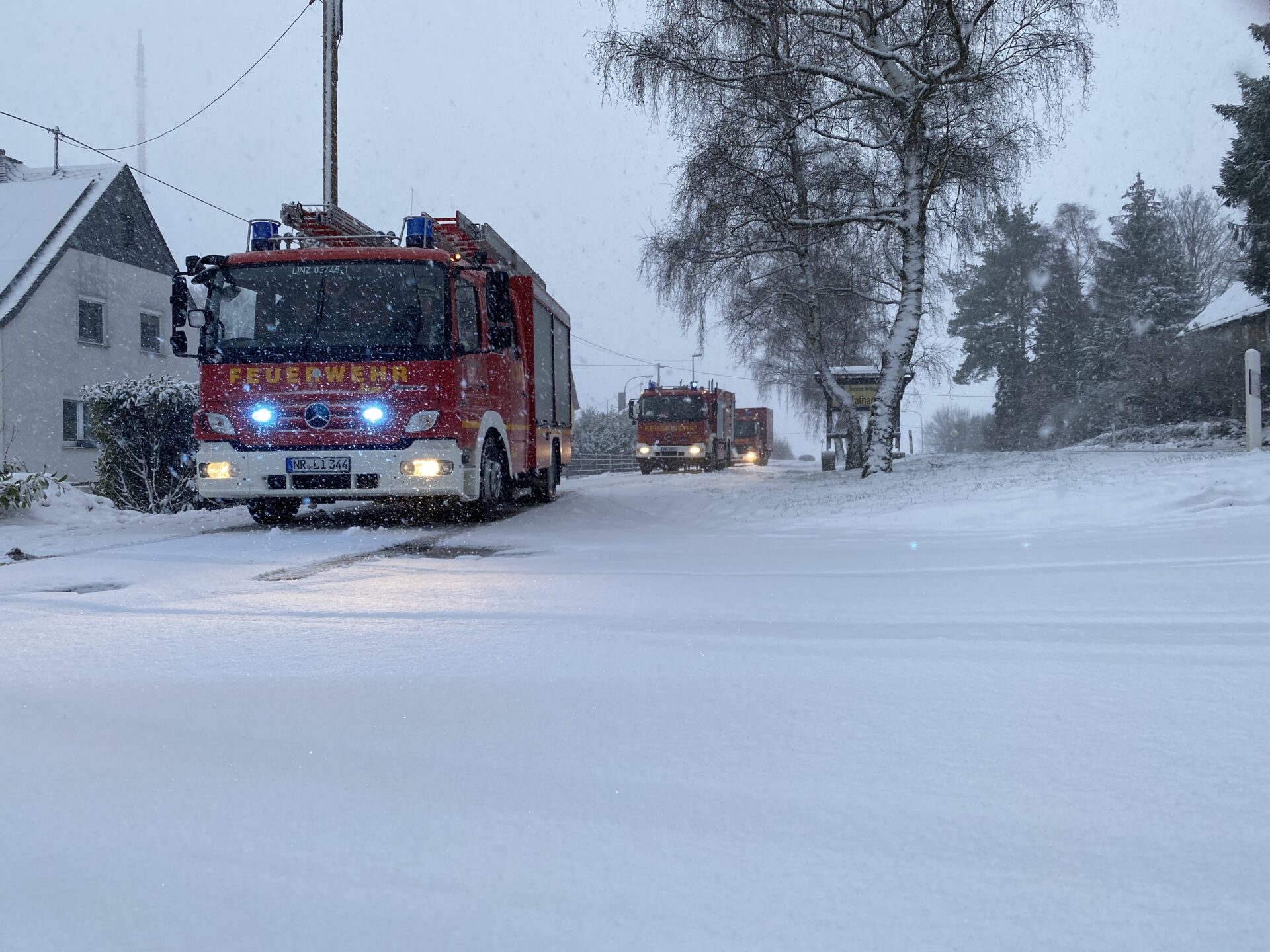 Verkehrsunfall eingeklemmte Person 5 feuerwehr vettelschoß, einsatz 2023, unfall, verkehrsunfall,