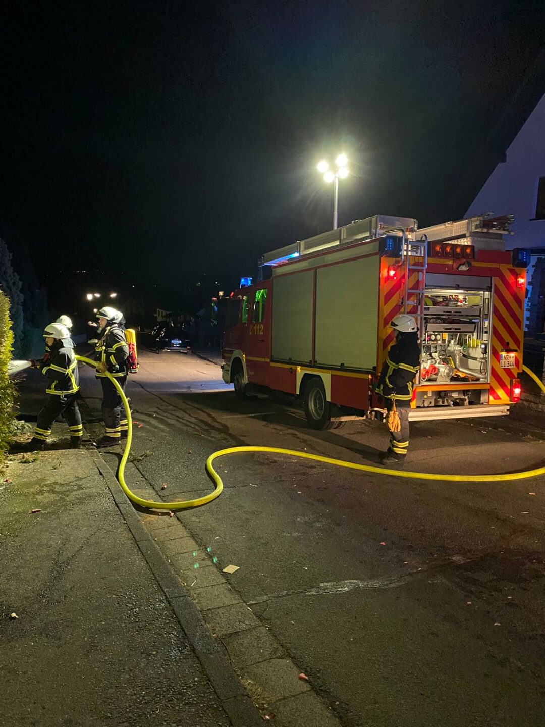 Heckenbrand 8 01.01.2023, Heckenbrand, Feuerwehr Vettelschoß, Vettelschoß, Kalenborn, Silvesternacht Feuerwehr Vettelschoß