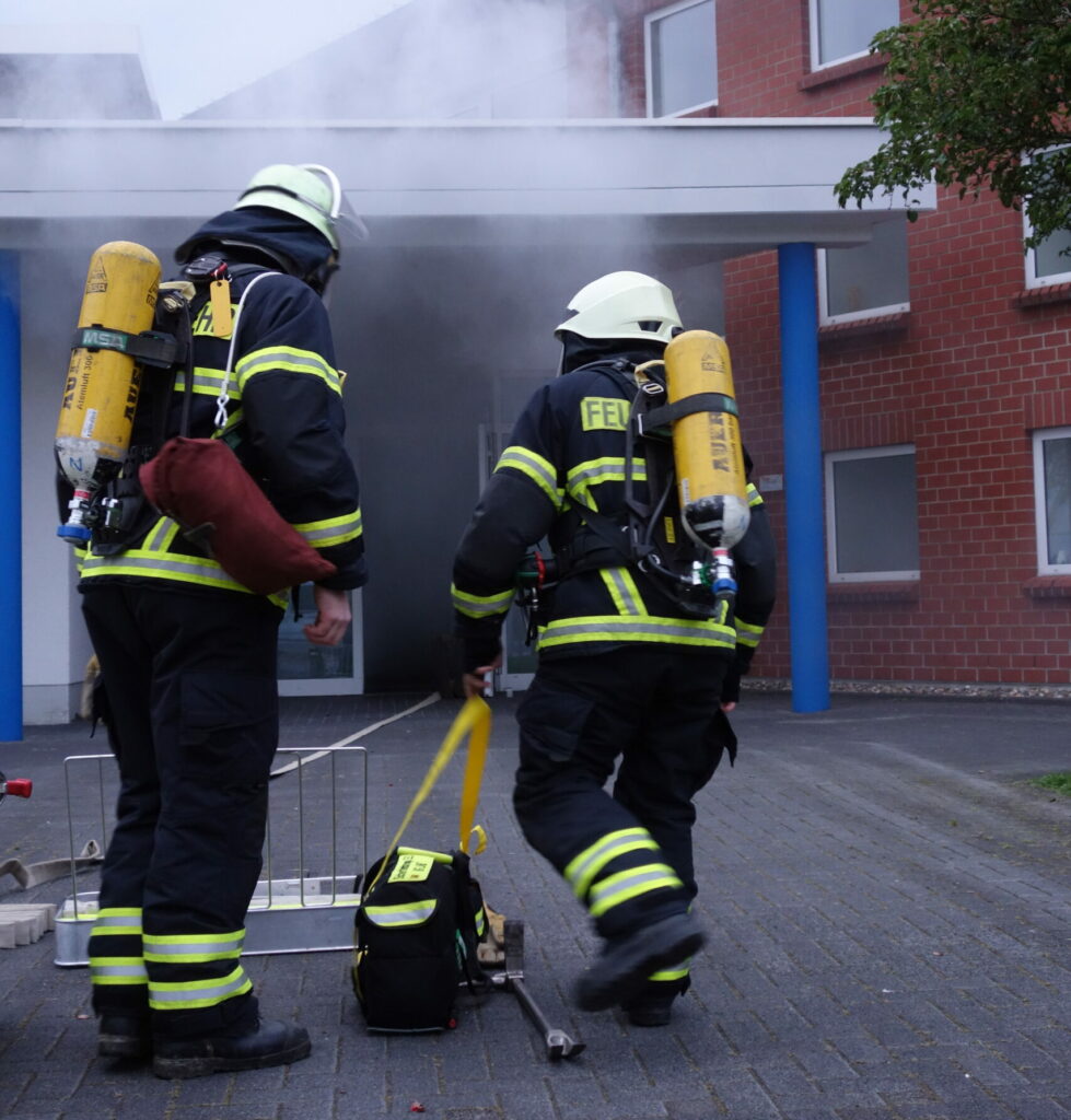 Kellerbrand 4 Neuigkeiten, Nachrichten, News, Letzten Einsätze, Technik, Feuerwehr, Feuerwehr Vettelschoß, Vettelschoß, Vettelschoss, VG Linz, Ehrenamt, Einsätze, Alarm, Feuerwehreinsatz, Einsatz, Alarmierung, Löscheinheit, Feuerwehr Rheinland-Pfalz, Deutschland, Freiwillige Feuerwehr, FFV, FFW