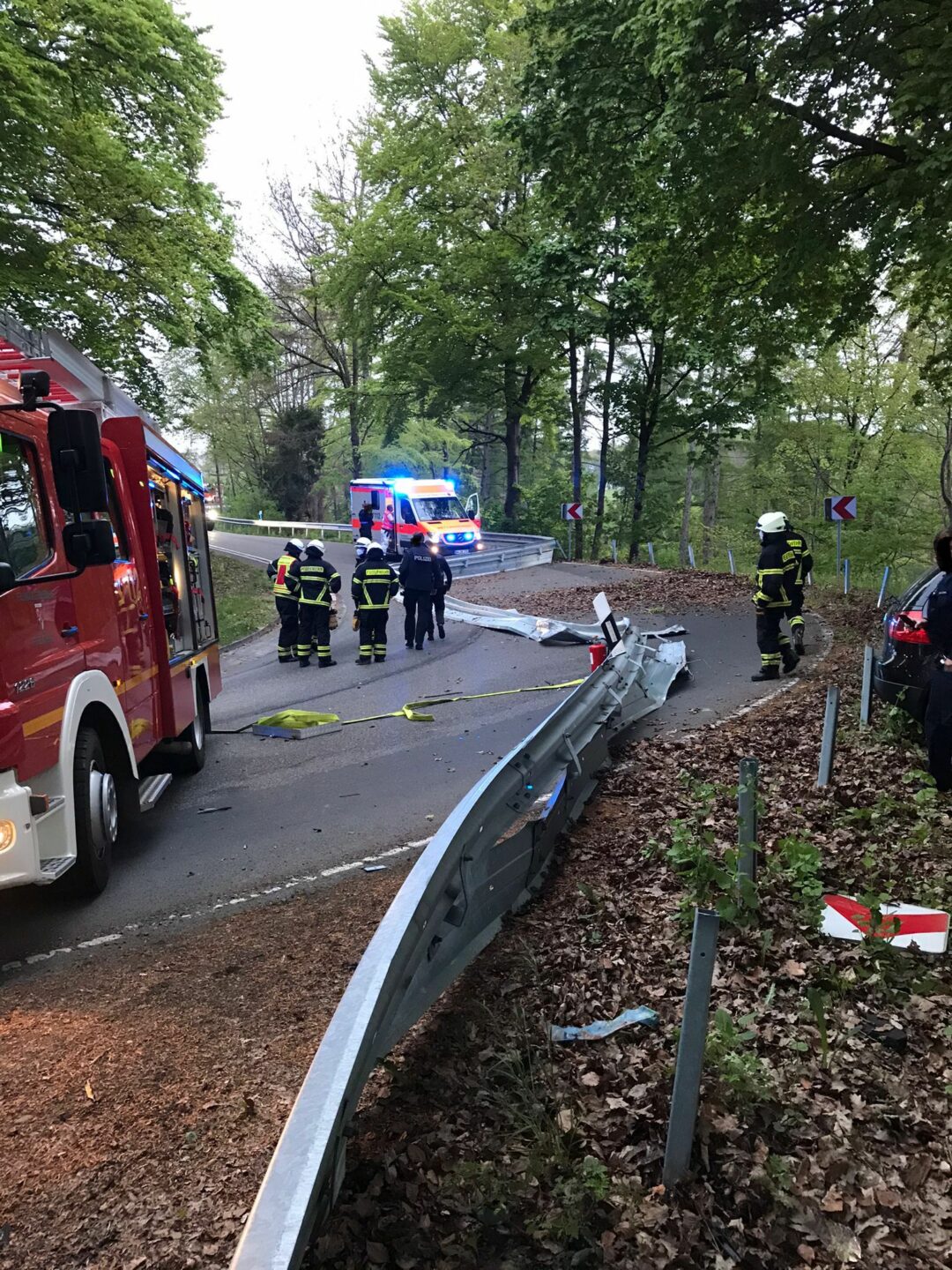 Verkehrsunfall eingeklemmte Person 7 VU, Feuerwehr Vettelschoß, Feuerwehr Vettelschoss, Feuerwehr, Einsatz, Vettelschoß, Einsatz in Kretzhaus, Verkehrsunfall, Verkehrsunfall L 253, Verkehrsunfall Linz am Rhein, Technische Hilfeleistung, Einsatz 02.05.2022, Unfall 02.05.2022, Verkehrsunfall 02.05.2022, Linz am Rhein, Unfall L 253, VU P klemm, H2.03, TH-Einsatz
