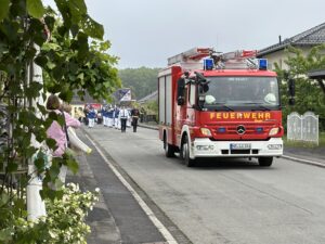 Kirmes Kalenborn, Kirmeszug Kalenborn, Vettelschoß, Feuerwehr Vettelschoß, Kirmes Kalenborn, VG Linz am Rhein, Kreis Neuwied, Feuerwehr, Absicherung Kirmeszug