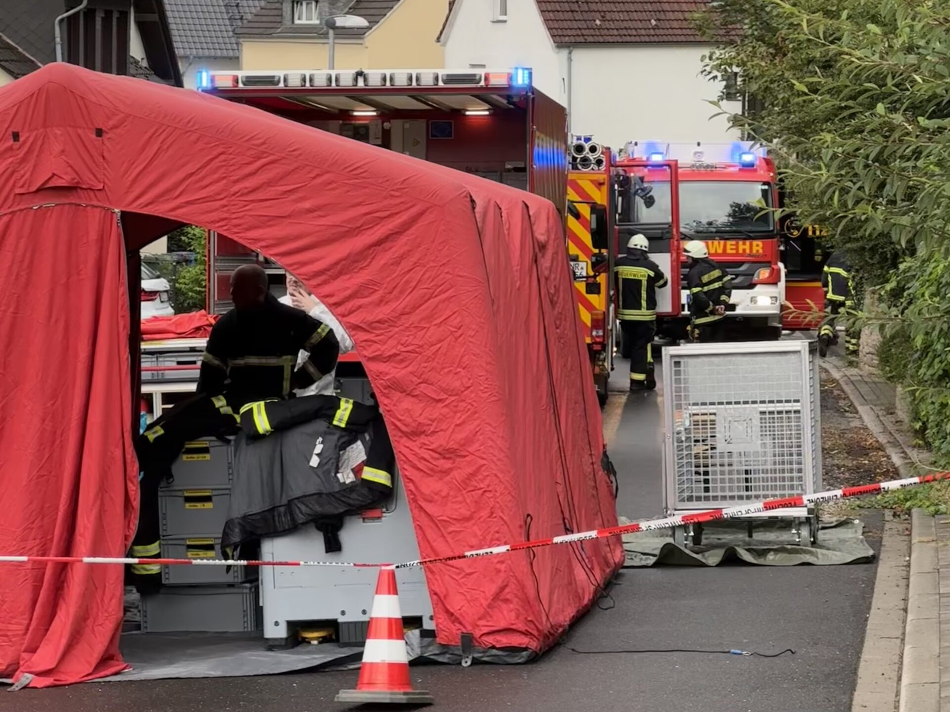 Einsatz am 13.09.2024 in Linz am Rhein, Feuerwehr Einsatz, Brand, Feuer, Linz am Rhein, Feuerwehr Linz, Feuerwehr Vettelschoß, Rauchwarnmelder, Hygiene Einheit, Hygiene-Komponente, Einsatzstellenhygiene