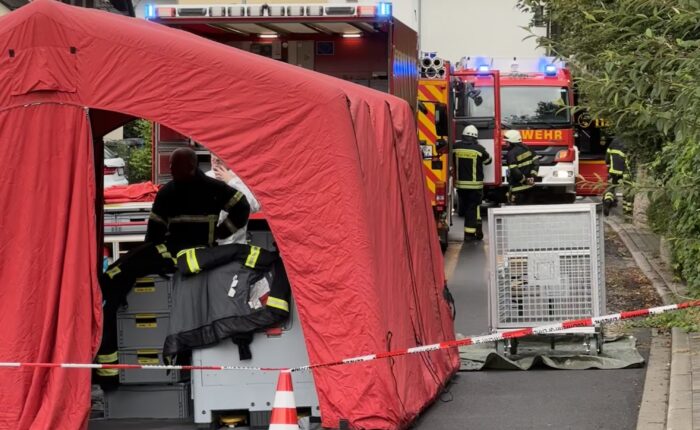 Einsatz am 13.09.2024 in Linz am Rhein, Feuerwehr Einsatz, Brand, Feuer, Linz am Rhein, Feuerwehr Linz, Feuerwehr Vettelschoß, Rauchwarnmelder, Hygiene Einheit, Hygiene-Komponente, Einsatzstellenhygiene