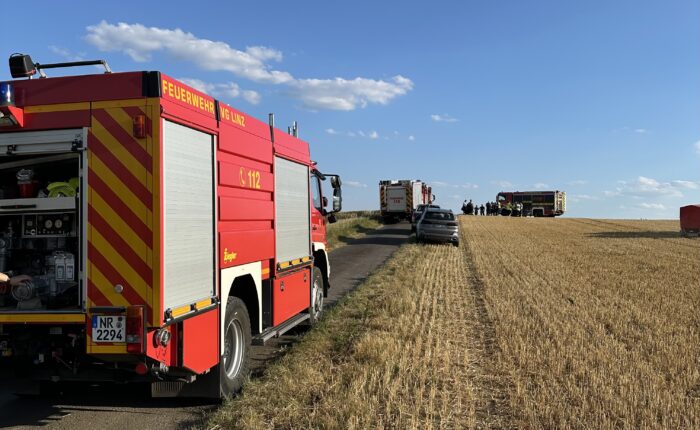 Vegetationsbrand groß in Oberdreis VG Puderbach - Feuerwehr Vettelschoß