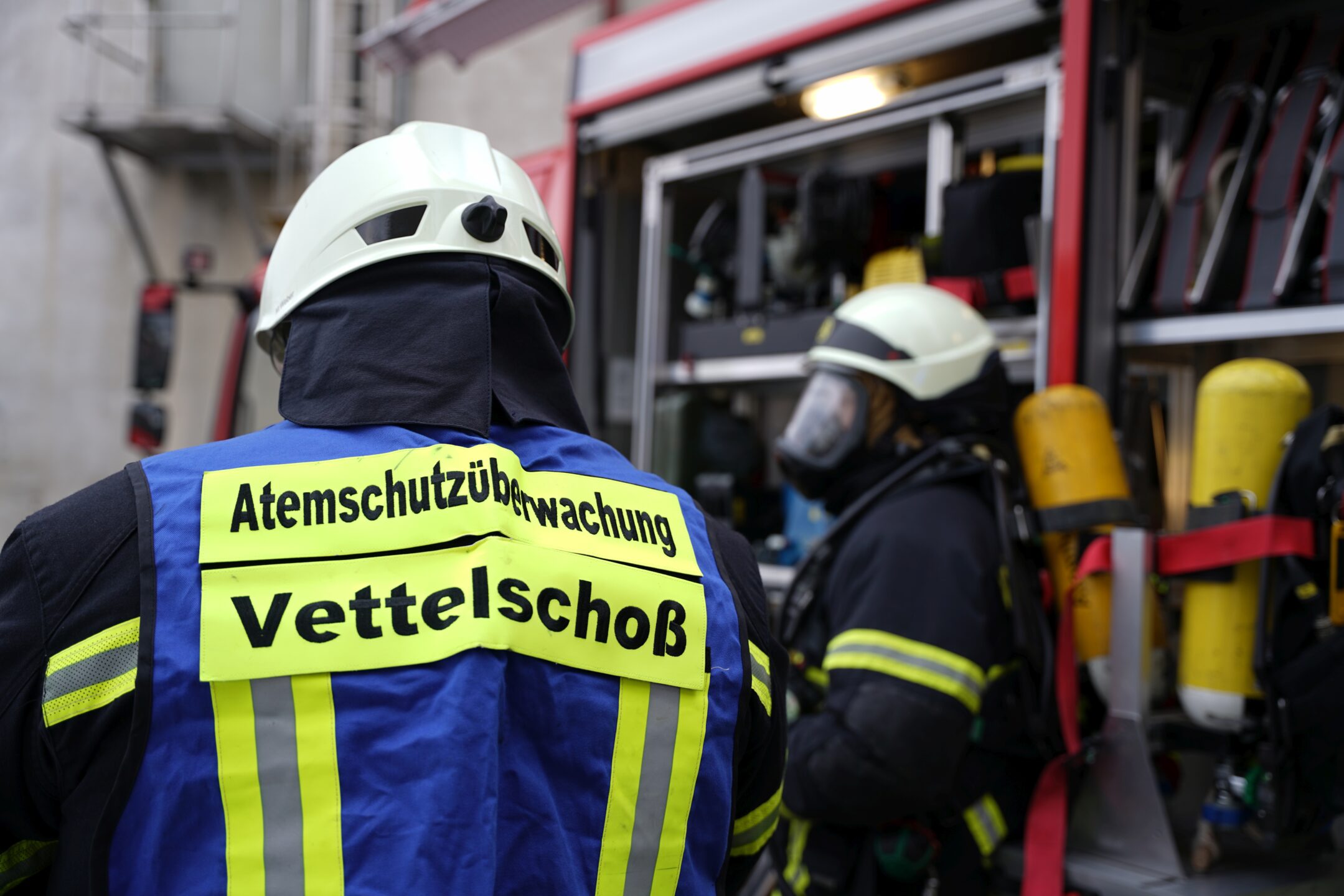 Gasgeruch in Gebäude 5 Feuerwehr Vettelschoß, Einsatz, Vettelschoß, Feuerwehr, Atemschutz, Brand, News, Alarm, Einsatz in Vettelschoß, VG Linz, VG Linz am Rhein, Linz, Linz am Rhein, Vettelschoss, Kreis Neuwied, Freiwillige Feuerwehr, Brand, Unfall, Zeitung
