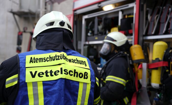 Feuerwehr Vettelschoß, Einsatz, Vettelschoß, Feuerwehr, Atemschutz, Brand, News, Alarm, Einsatz in Vettelschoß, VG Linz, VG Linz am Rhein, Linz, Linz am Rhein, Vettelschoss, Kreis Neuwied, Freiwillige Feuerwehr, Brand, Unfall, Zeitung