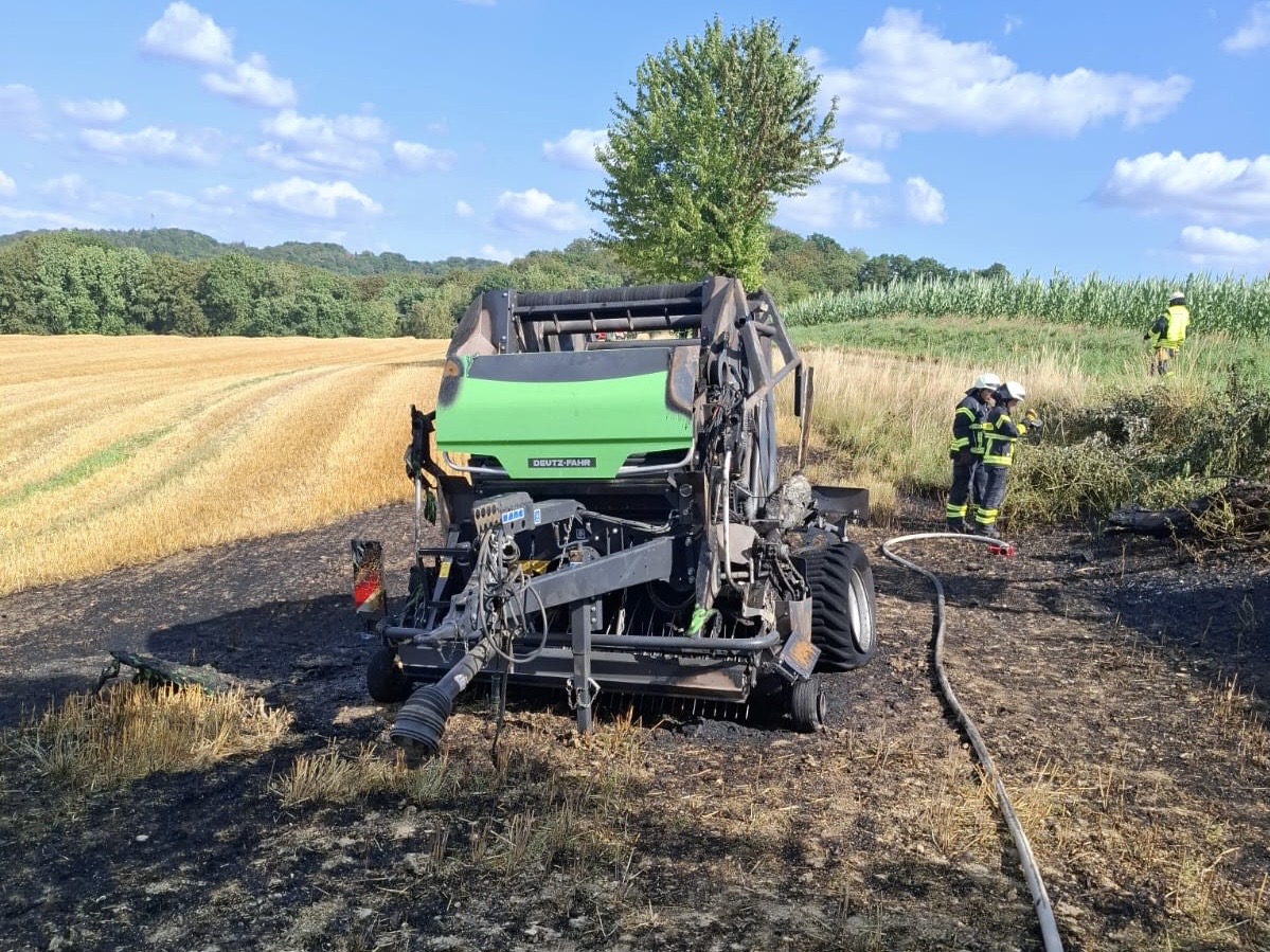 Fahrzeugbrand außerorts 13 f7fe715f 28b3 4187 a45a 49e258db2bd6