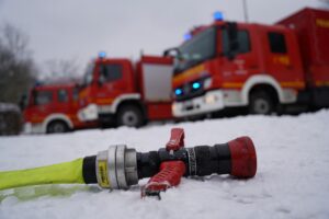 fahrzeuge im schnee willscheider berg2 1