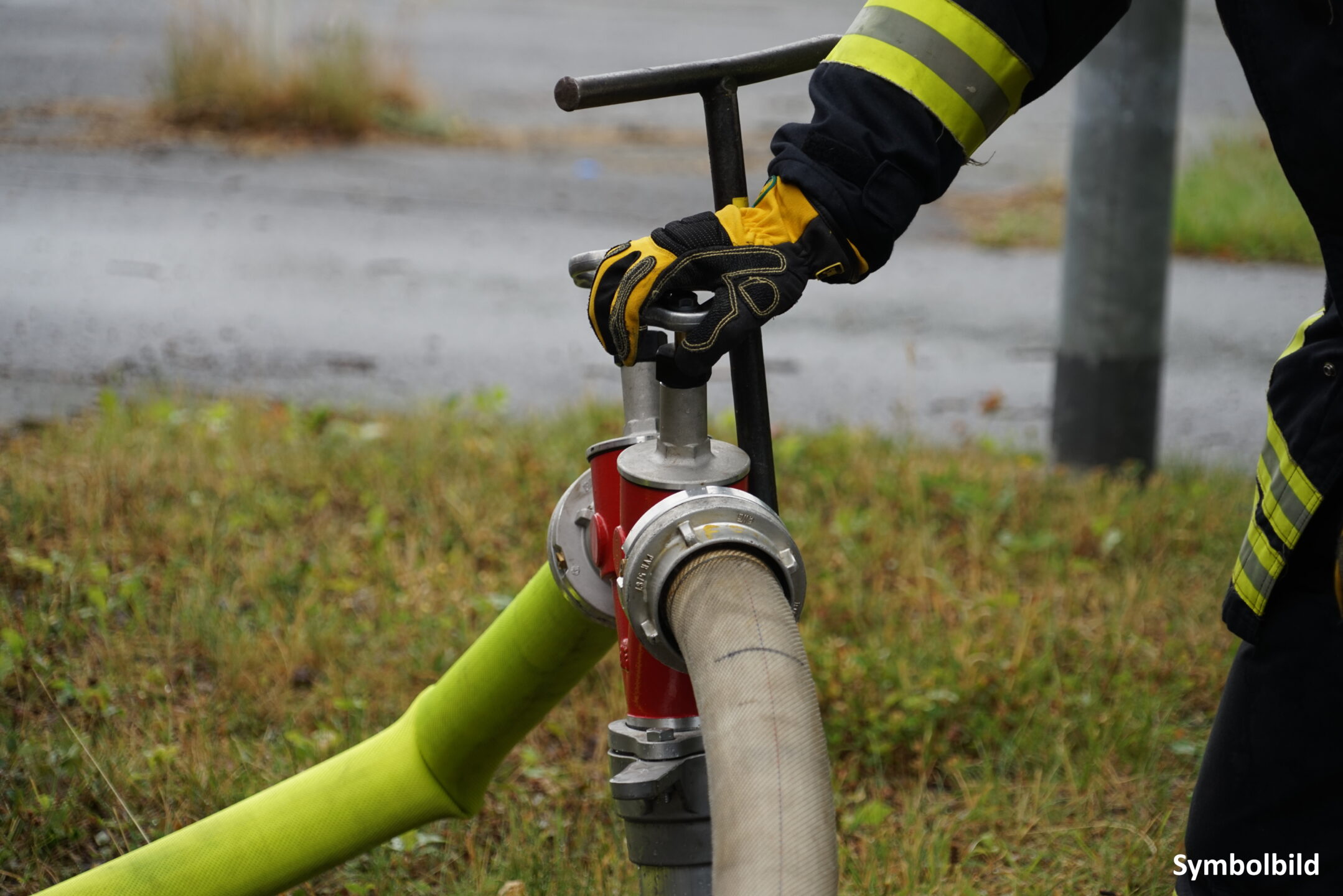 Mähdrescherbrand 4 Feuerwehr Vettelschoß, Einsatz, Vettelschoß, Feuerwehr, Atemschutz, Brand, News, Alarm, Einsatz in Vettelschoß, VG Linz, VG Linz am Rhein, Linz, Linz am Rhein, Vettelschoss, Kreis Neuwied, Freiwillige Feuerwehr, Brand, Unfall, Zeitung