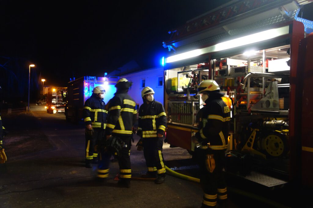 Wohnungsbrand 2 05.03.2022, Vettelschoß, Vettelschoss, Feuerwehr, Feuerwehr Vettelschoß, Feuerwehr Vettelschoss, Einsatz, Brand, Wohnungsbrand Vettelschoß, Brand Vettelschoß, B2.08 Wohnungsbrand