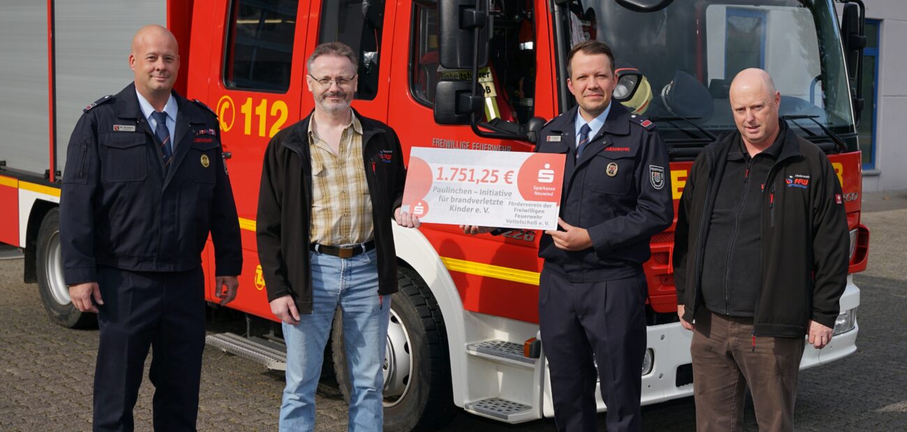 Förderverein Feuerwehr Vettelschoß, Feuerwehr Vettelschoß, Spende, Paulinchen e.V, Übergabe Spende, 125 Jahre, 125 Jahre Feuerwehr Vettelschoß, VG Linz am Rhein, Kreis Neuwied