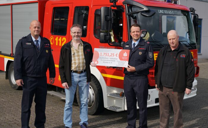 Förderverein Feuerwehr Vettelschoß, Feuerwehr Vettelschoß, Spende, Paulinchen e.V, Übergabe Spende, 125 Jahre, 125 Jahre Feuerwehr Vettelschoß, VG Linz am Rhein, Kreis Neuwied